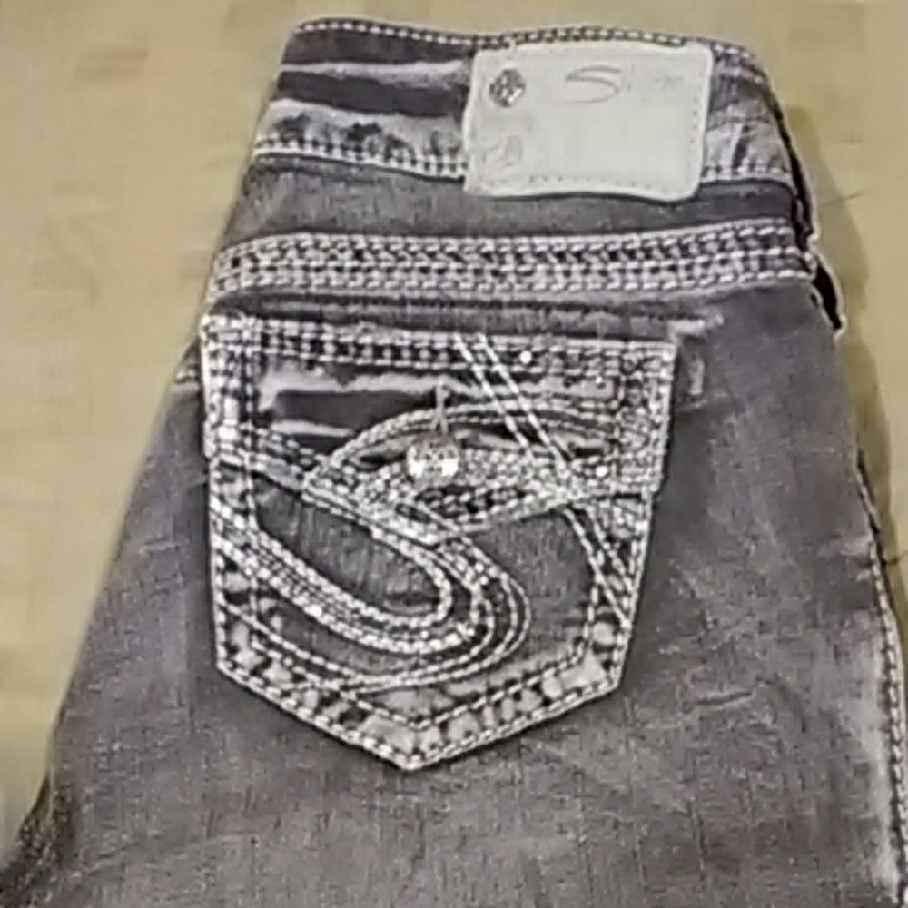 Like new Woman's W26/L31 faded black Silver Jeans